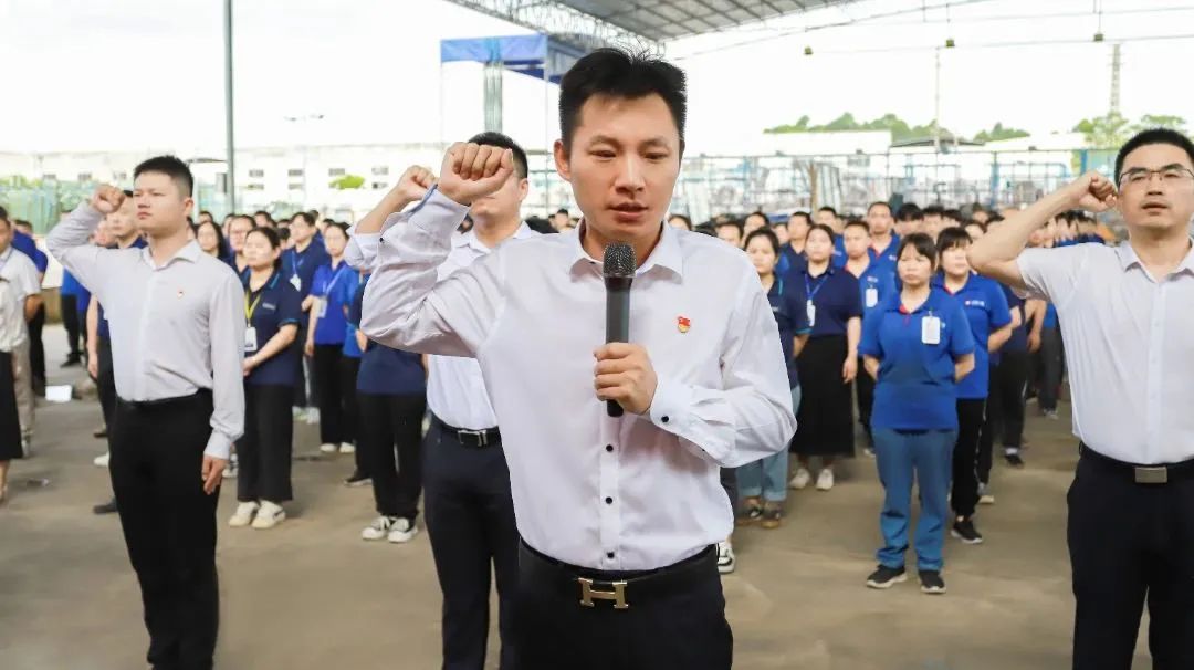 亿合门窗隆重庆祝中国共产党成立102周年大会暨7月份员工大会圆满召开! 亿合门窗隆重庆祝中国共产党成立102周年大会暨7月份员工大会圆满召开!