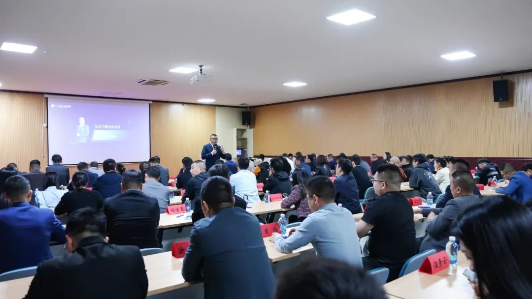 广东亿合门窗科技有限公司副董事长吴永康 广东亿合门窗科技有限公司副董事长吴永康